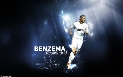 艾尚体育焦点-B席这奖杯又多了