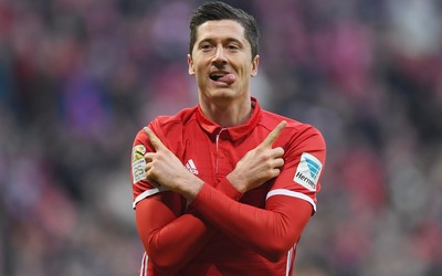 艾尚体育-内马尔和姆巴佩更衣室关系实锤